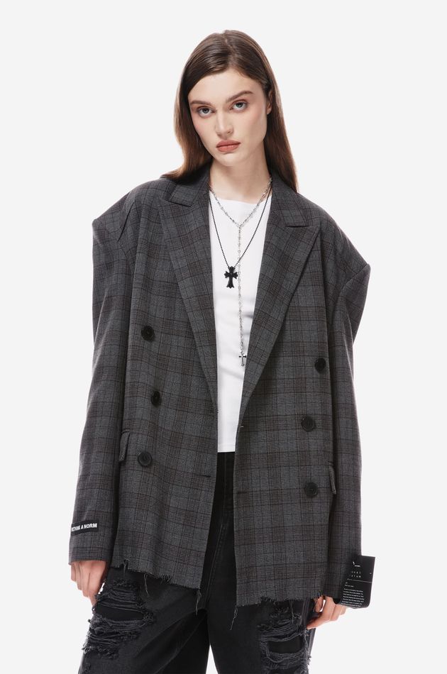 Жакет с объемным плечом