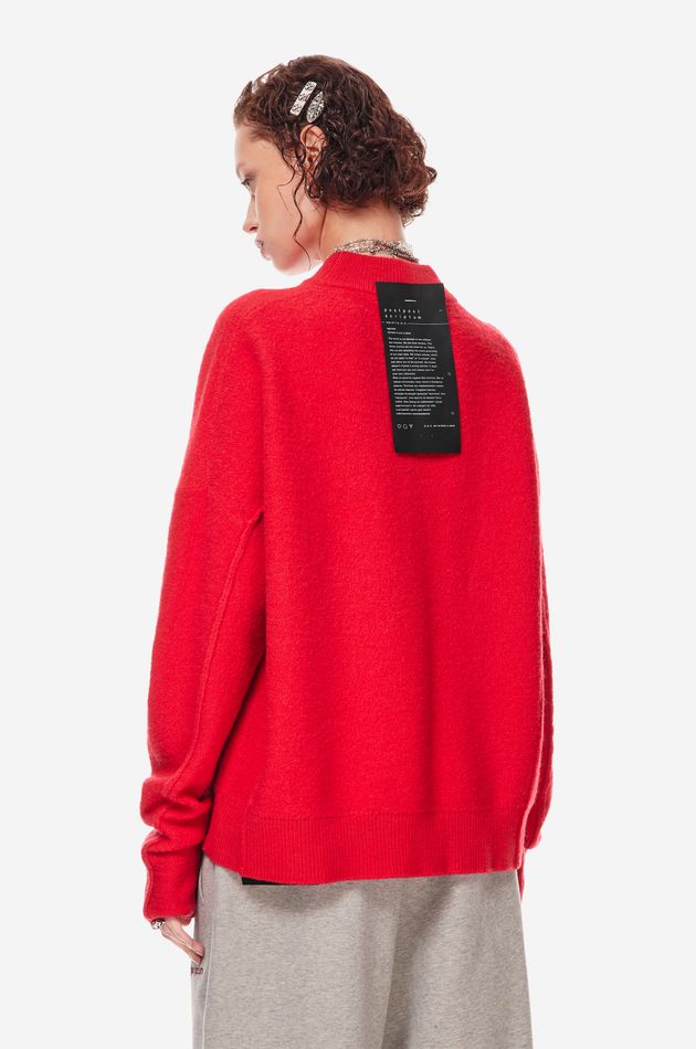 Объемный свитер из шерсти