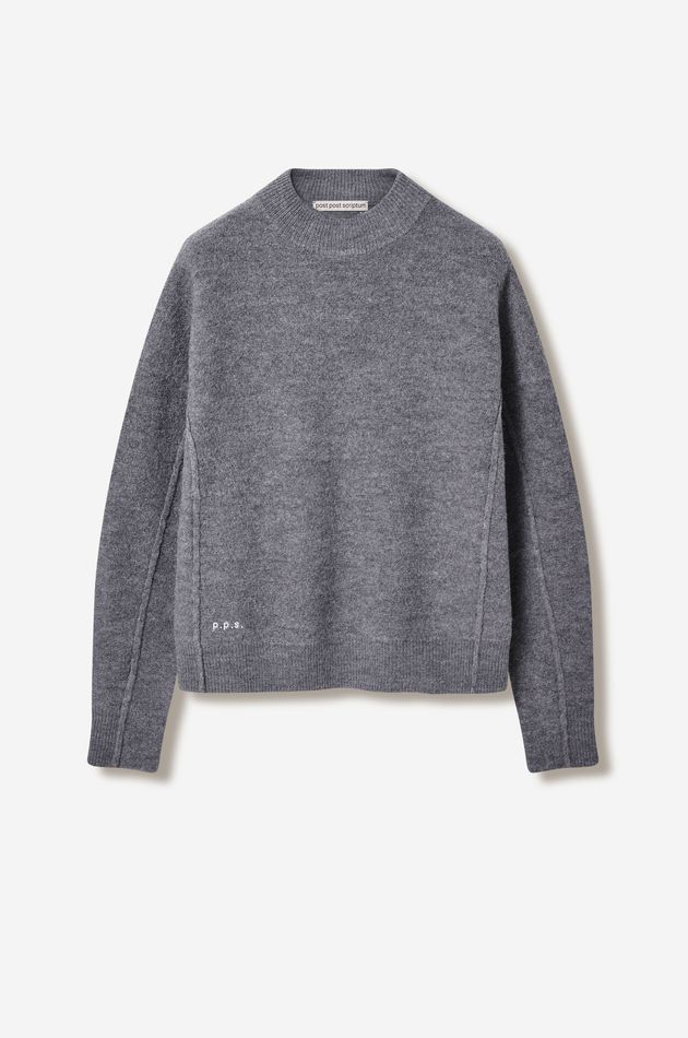 Объемный свитер из шерсти