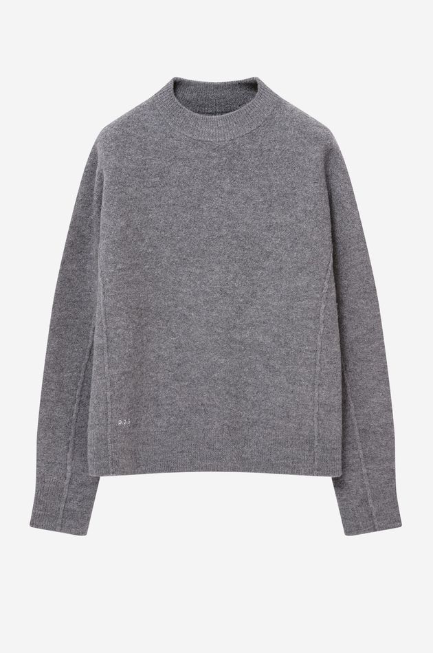 Объемный свитер из шерсти
